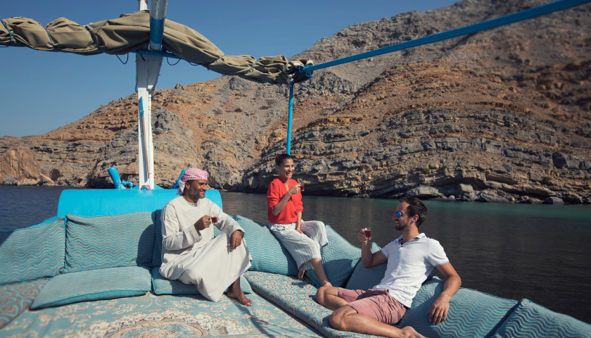 Crucero en dhow en Musandam. Foto cortesía © Ministry of Heritage & Tourism Sultanate of Oman