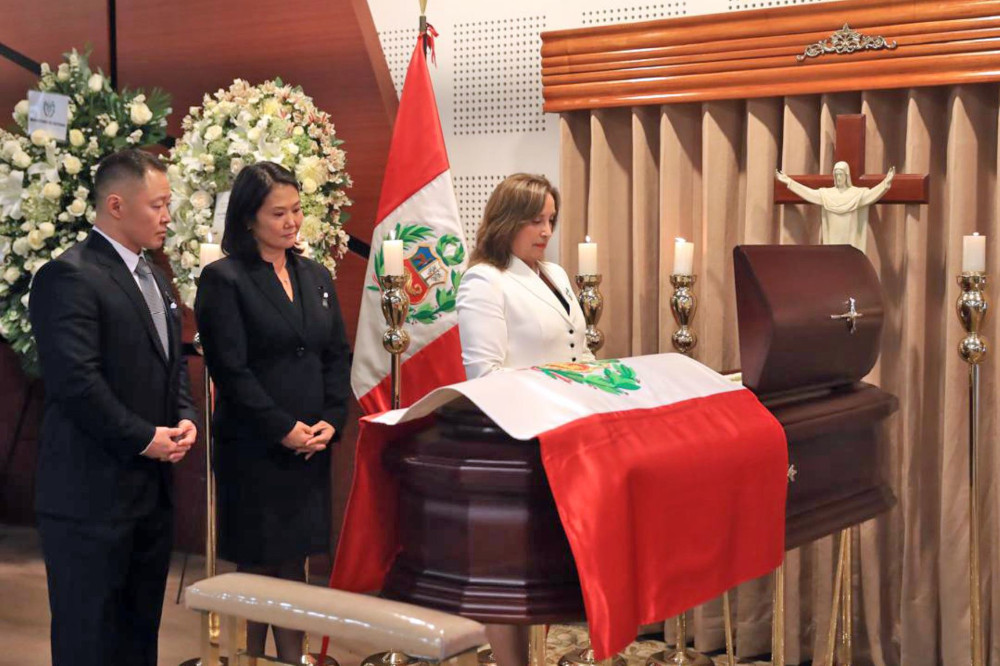 Presidenta Dina Boluarte asiste al velorio de Alberto Fujimori