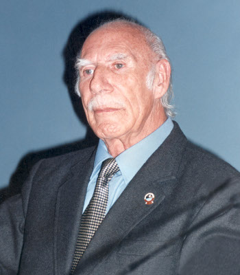 El estudioso profesional del Periodismo ALFREDO VIGNOLO MALDONADO. La Biblioteca Virtual del Colegio Regional de Periodistas de Lima, lleva su nombre