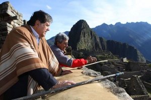 El Dr. Alan García Pérez, Presidente de la República en el Santuario de Machu Picchu. Foto Andina, Oscar Farje 08/07/2011