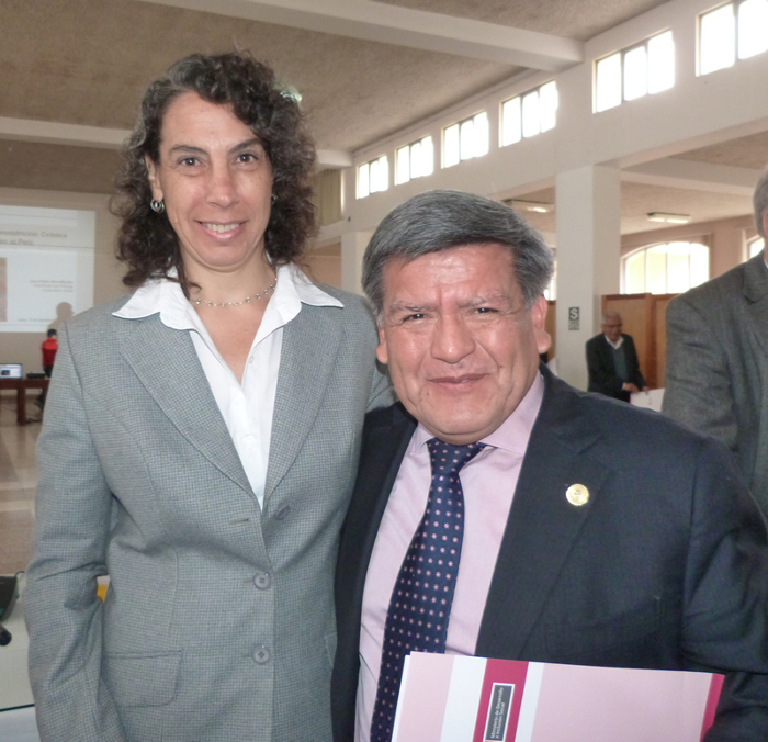 Cesar Acuña presidente de AMPE. Lo acompaña la Ministra de Desarrollo e Inclusión Social Carolina Trivelli