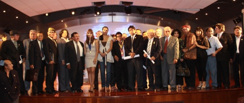 Parte de los asistentes al Acto Cultural en Homenaje a los Mártires de Uchuraccay, realizado en el imponente Auditorio "Angélica Gallegos" de la Universidad Tecnológica del Perú