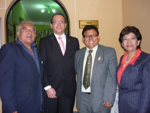 El Exmo señor Embajador de Venezuela Dr. Alexander Yánez, el Decano del CRPL Oscar Olórtegui, la Coordinadora Administrativa y un representante de Chimbote
