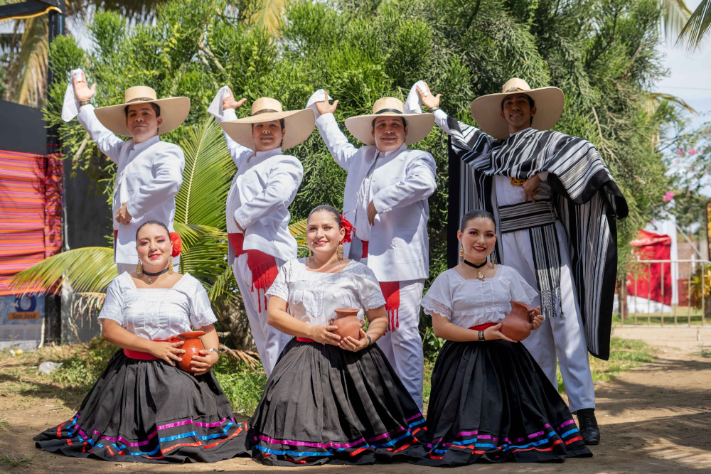 Ballet Folklórico Zelmy Rey - Piura, Perú