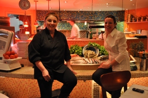 Las chefs Helena Loureiro y Johanne Vigneault. Foto Patrick Sheridan