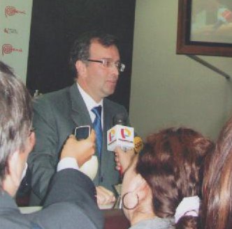 Ministro de Comercio Exterior y Turismo en la conferencia de prensa de PROM PERU