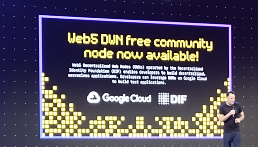 Daniel Buchner from TBD, presenting the Open Source Decentralized Web Nodes and the Managed Web5 Decentralized Web Nodes at the main stage of WeAreDevelopers World Congress. Foto Orbita Popular