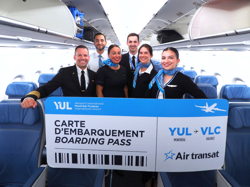 Équipage du vol inaugural d’Air Transat vers Valence.   