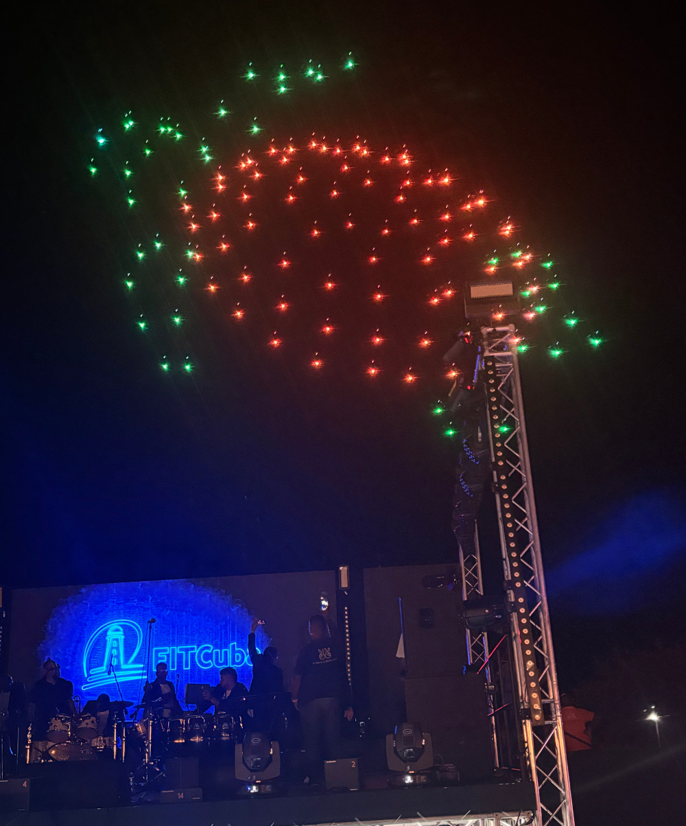 Espectáculo de Drones en Noche de Apertura Hotel Gran Marena - Foto: Orbita Popular