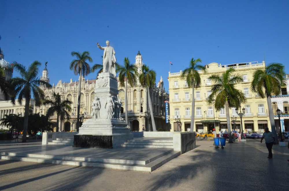 La magnífica Plaza del Parque Central en el Centro de la Habana