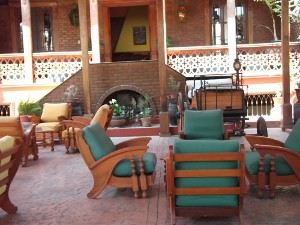 Elegante ambiente decorado con piezas tradicionales Elegante ambiente decorado con piezas tradicionales