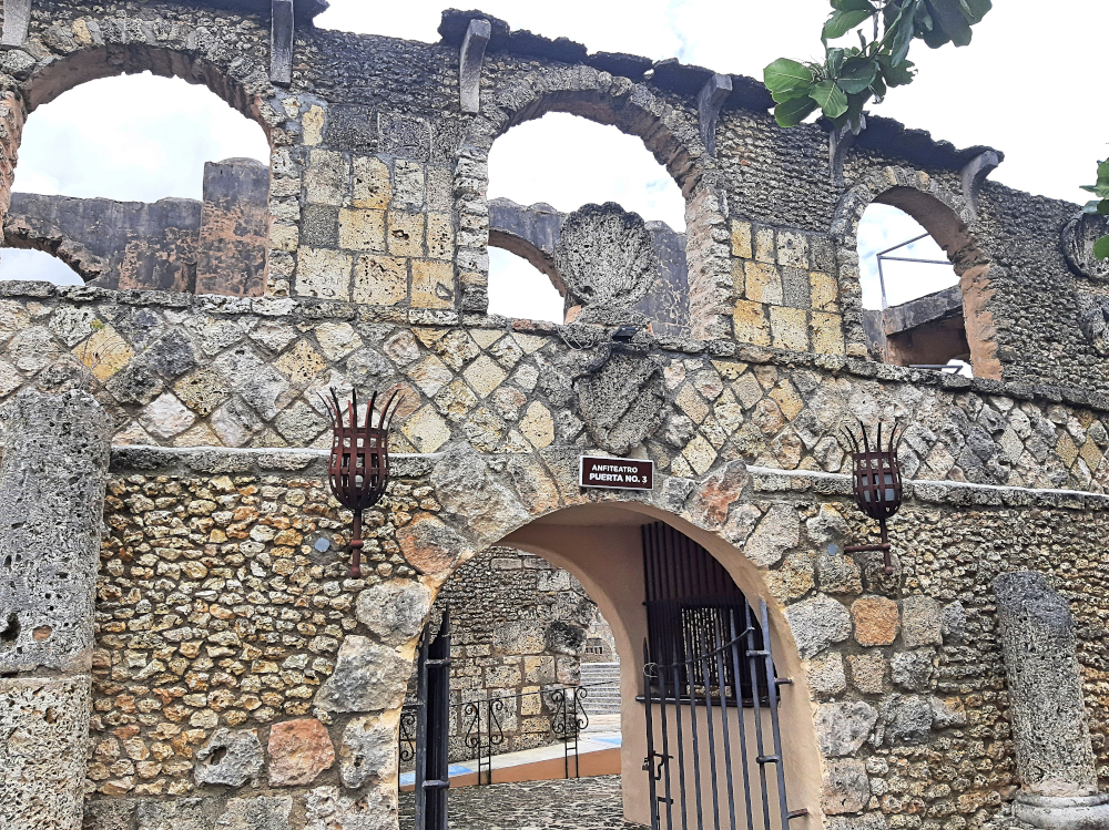 The entrance to the Amphitheater at Altos de Chavón - Photo : Frida Velarde