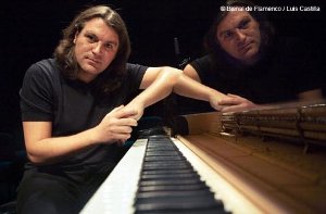 DORANTES, dice Blanco, explora, conquista y, ante todo, siente. Porque el talento, nunca se equivoca. Con su piano conforma su integral perfecto