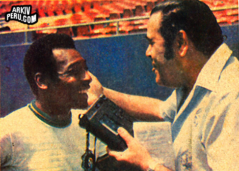 Augusto Ferrando en sus buenos tiempo aparece con el gran Pelé, campeón mundial de fútbol