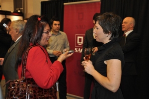 Elyse Lambert y nuestra directora web. Foto Patrick Sheridan